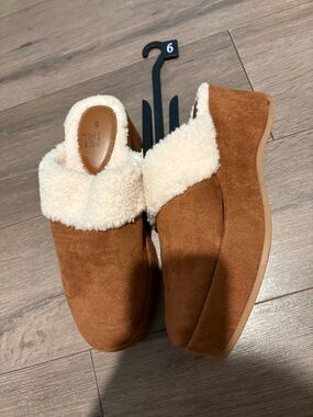 Womens Time and Tru Faux Shearling Wedge Clogs Size 6